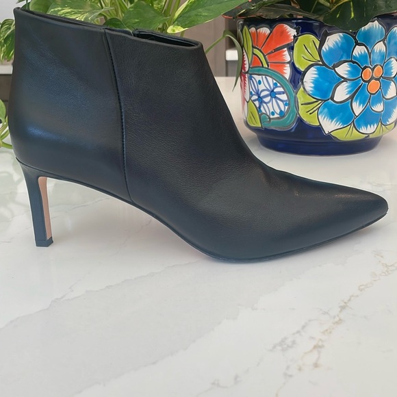 Veronica Beard Leone Pointed Toe Black Leather Bootie Size 8 - Picture 4 of 13